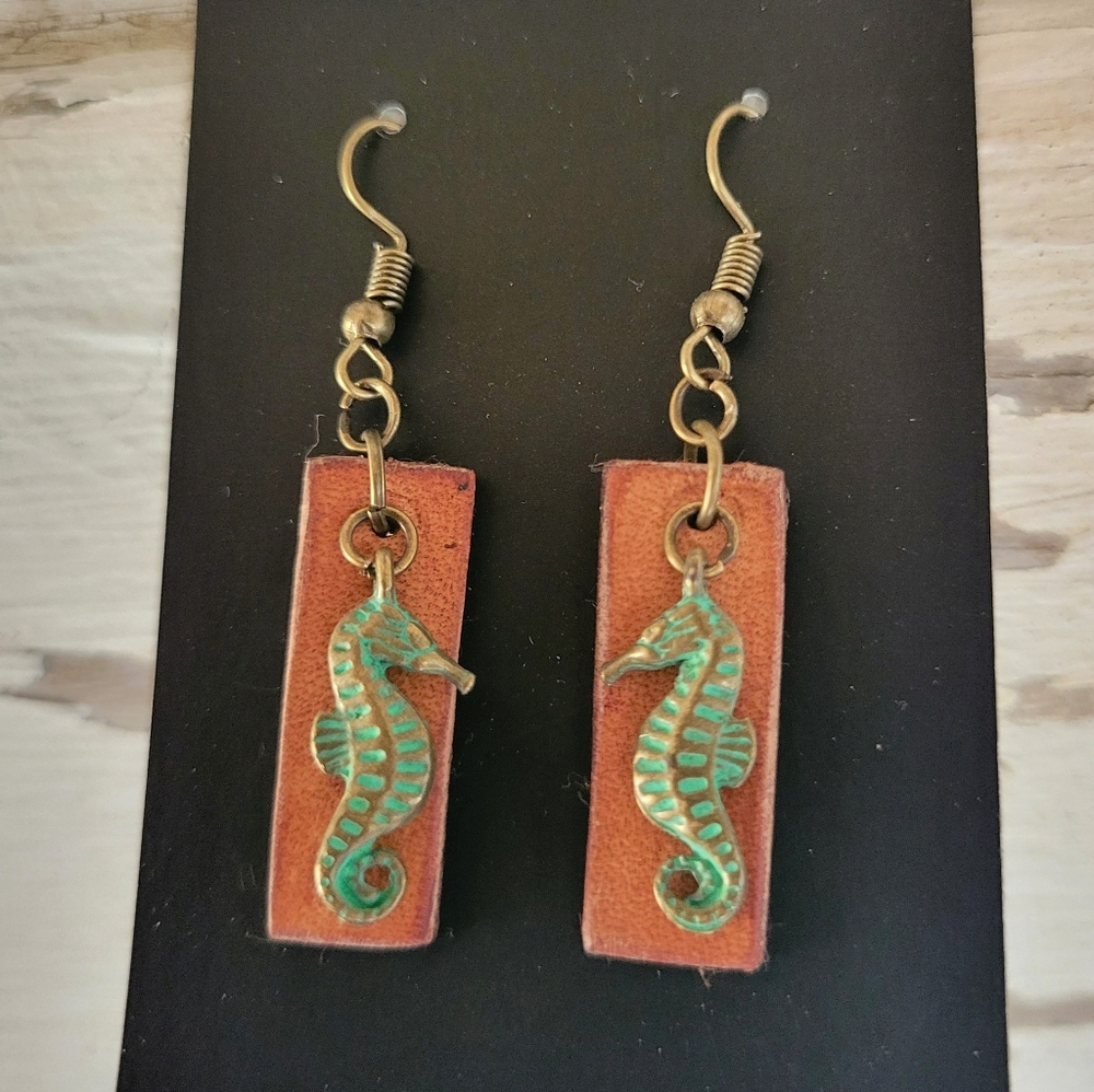 Leather earrings with seahorse charm